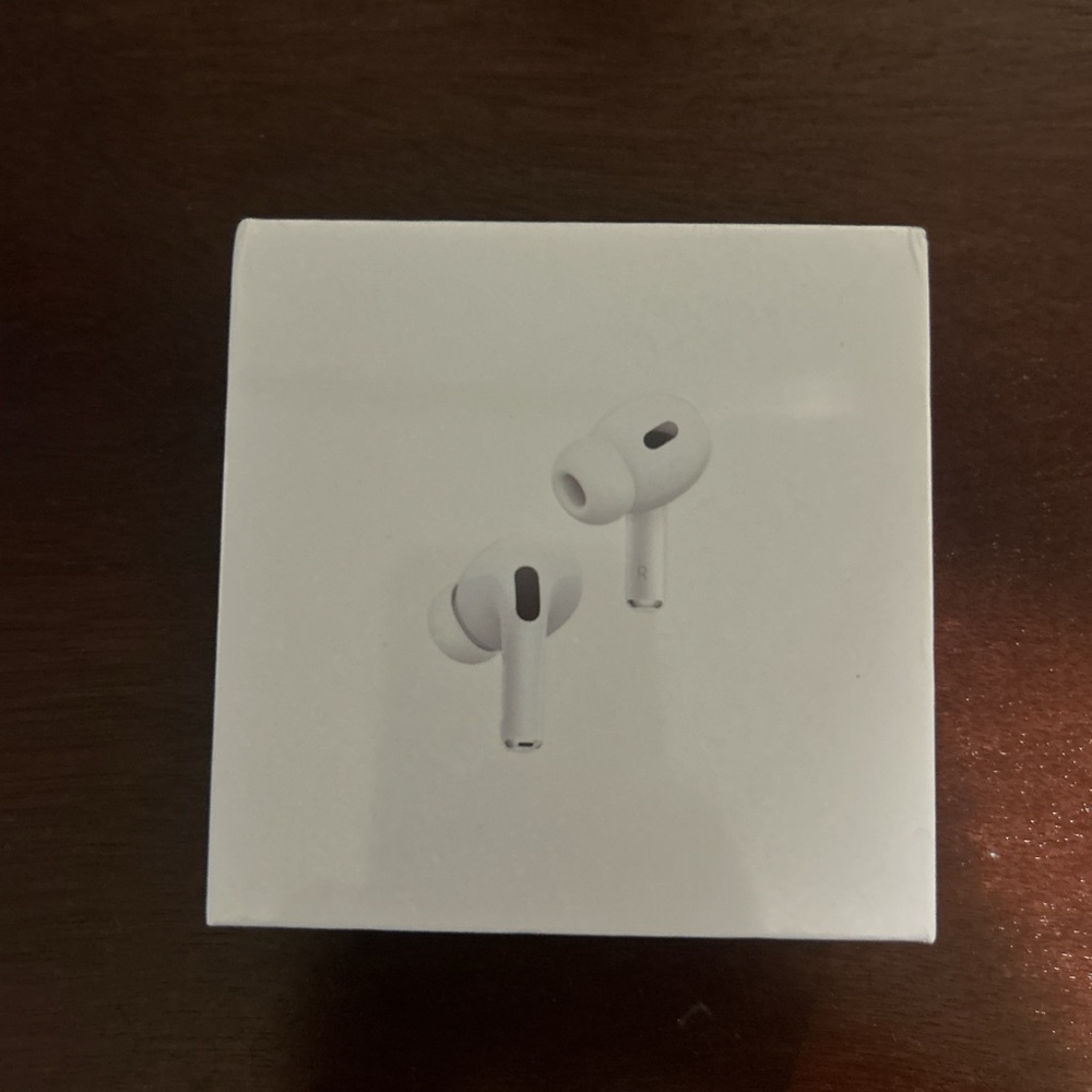Apple AirPods Pro with MagSafe Charging Case